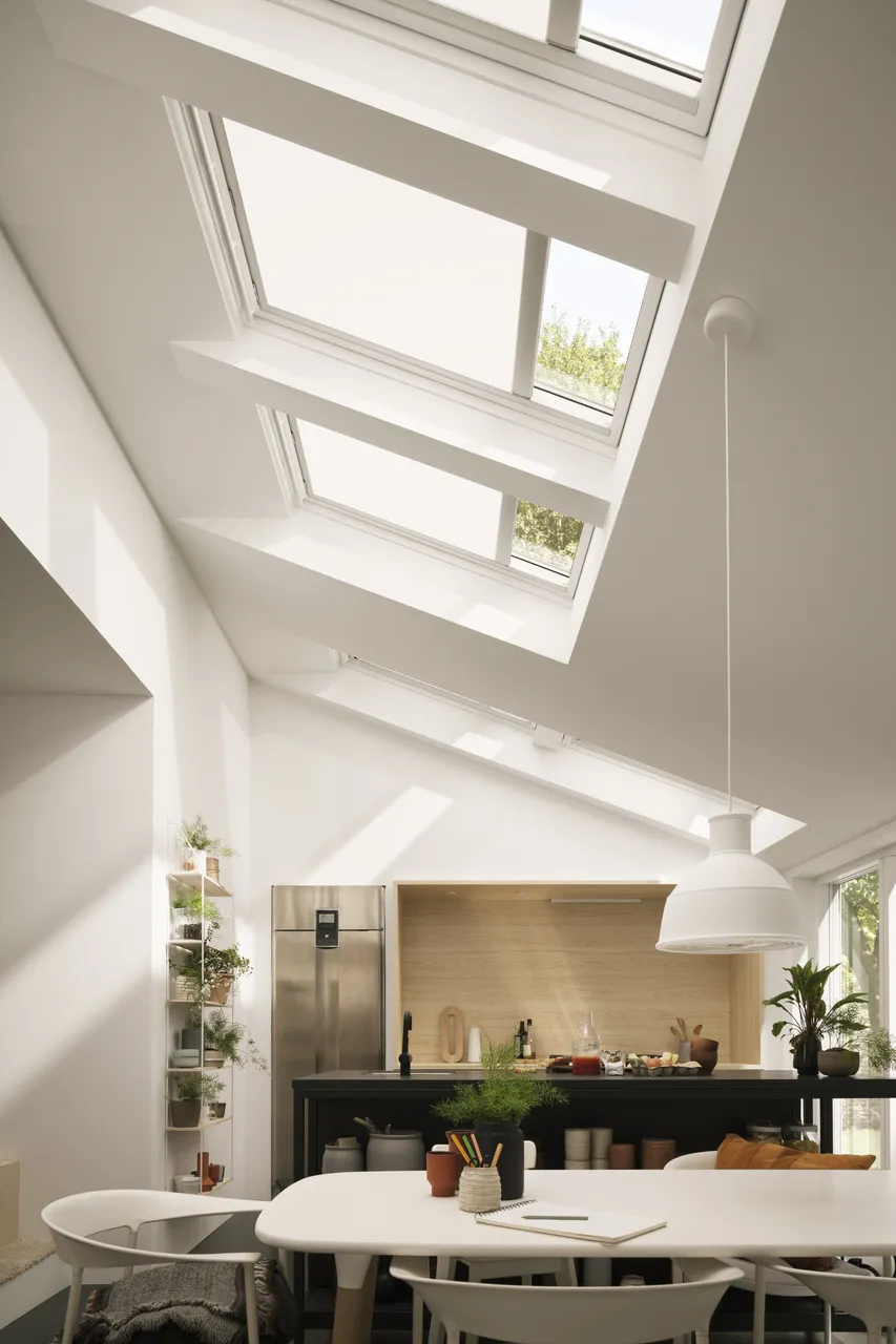 VELUX lichtdoorlatend handbediend gordijn met zijgeleiding (RFL)